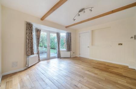 1364303-7-68e7f2e...