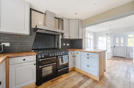 1364303-4-68e7f2b...