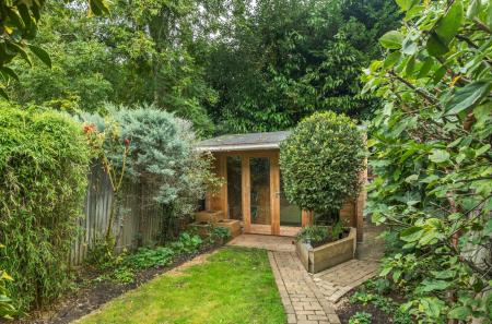 1366048-21-68ee53...