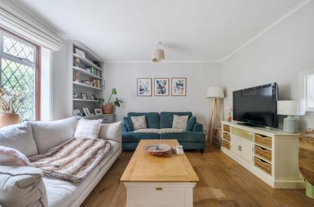 1366048-8-68ee52e...