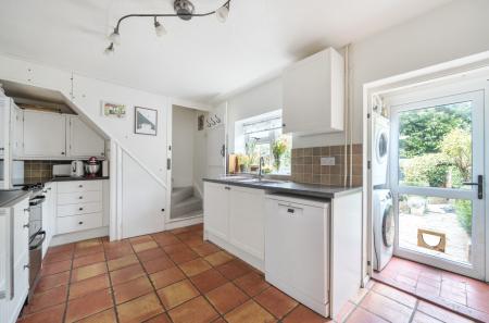 1366048-7-68ee52c...