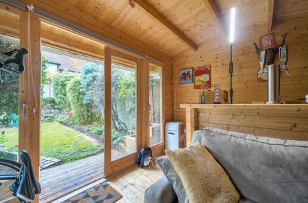 1366048-24-68ee53...