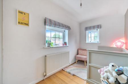 1364699-5-68e9300...