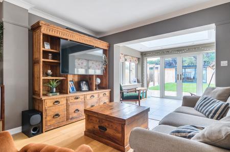 1364699-12-68e93d...