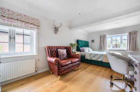 1364699-4-68e92ff...