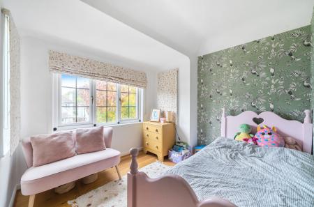 1364699-7-68e9302...