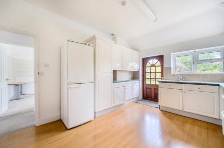 1372385-16-68f9f1...