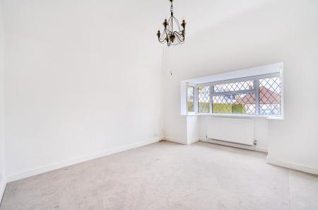 1372385-4-68f9ee6...