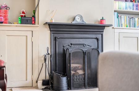 1375169-33-690c79...