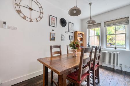 1375169-31-690c79...