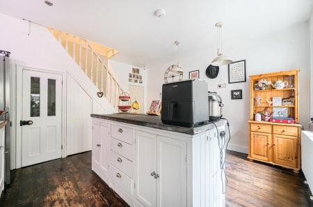 1375169-29-690c78...