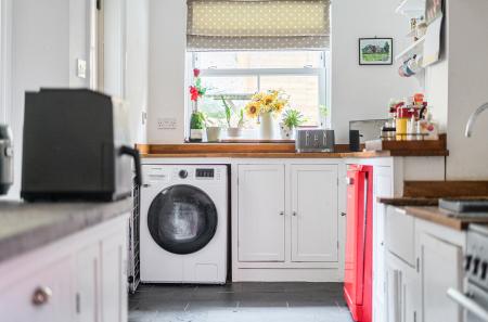 1375169-24-690c78...