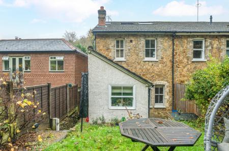 1375169-8-690c76a...