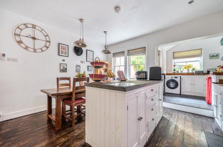 1375169-30-690c78...