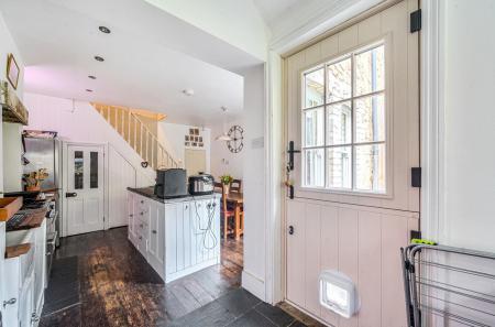 1375169-27-690c78...