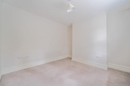 1376315-16-690c86...