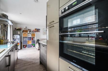 1383622-14-69246b...