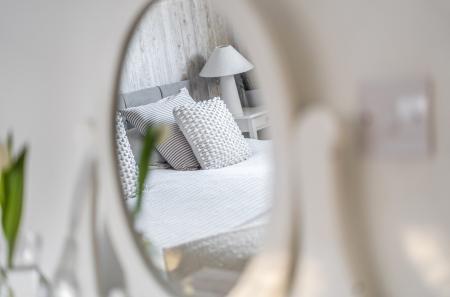 1382641-9-6925c47...