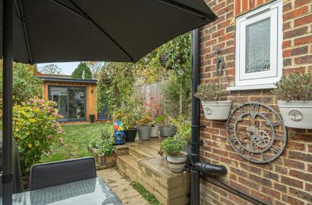 1372093-8-6903420...