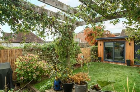 1372093-7-690341f...