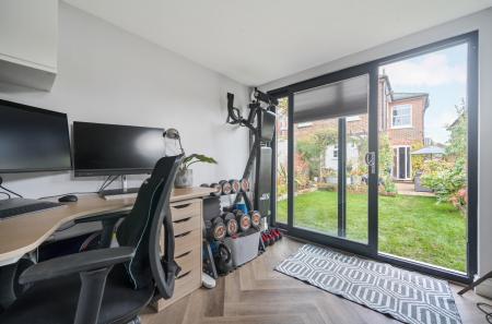 1372093-10-690342...