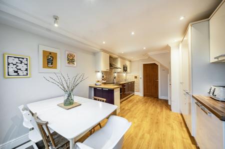 1387222-9-694a6f2...