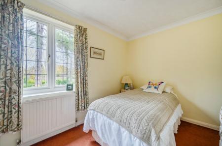 1383451-29-692828...