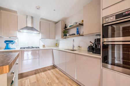 1382889-15-692451...