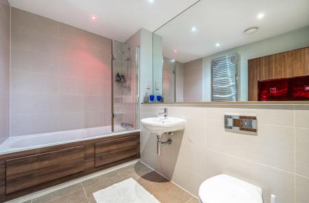 1382889-18-692456...