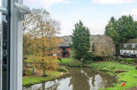 1382889-25-692463...