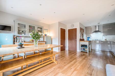 1382889-13-692450...