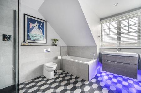 1382889-27-692463...