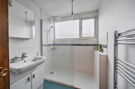 1393119-3-6942a63...