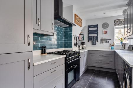 1388656-15-695d21...