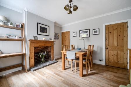 1388656-18-695d21...