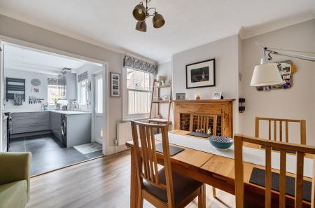 1388656-16-695d21...