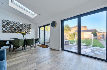 1372354-6-691cae7...