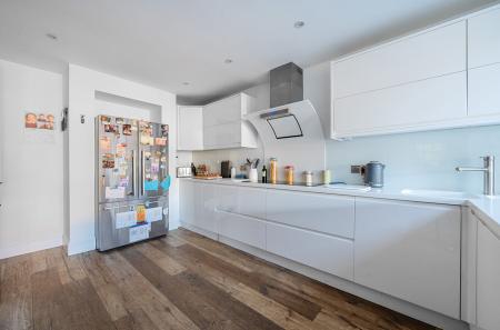 1372354-15-691cae...