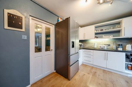 1399943-32-696637...