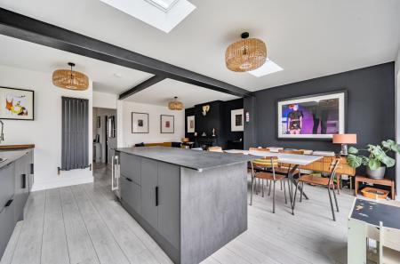 1399942-11-69690f...