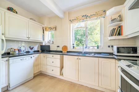 1347766-9-68d2a3a...