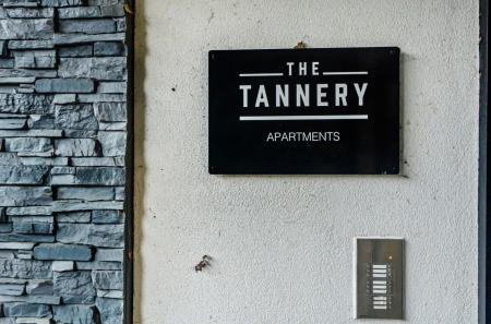 1401817-7-6970da3...