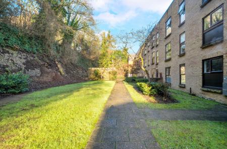 1404147-4-6979e07...