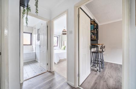 1408001-18-6984a4...