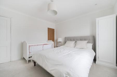 1411006-17-698b05...