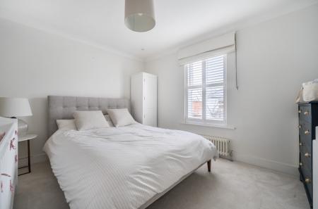 1411006-16-698b05...