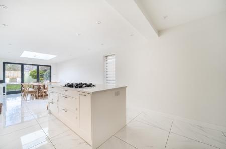 1411006-28-698b06...