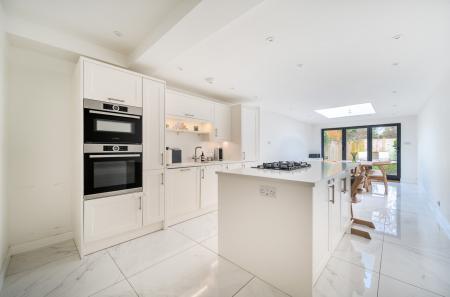 1411006-29-698b06...