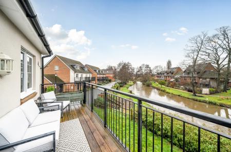 1403279-11-6985c8...