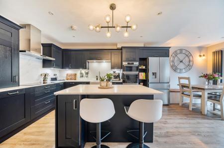 1403279-4-6985c83...